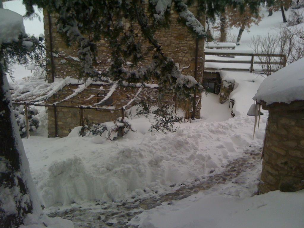 Country House "Locanda Le Querce" Affittacamere Frontino Esterno foto