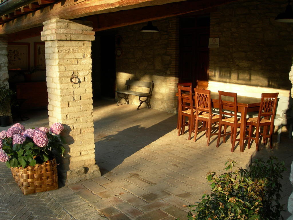 Country House "Locanda Le Querce" Affittacamere Frontino Esterno foto